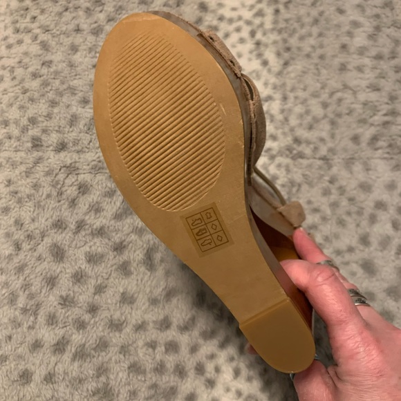 New suede wedge wood like heel. - Picture 4 of 5